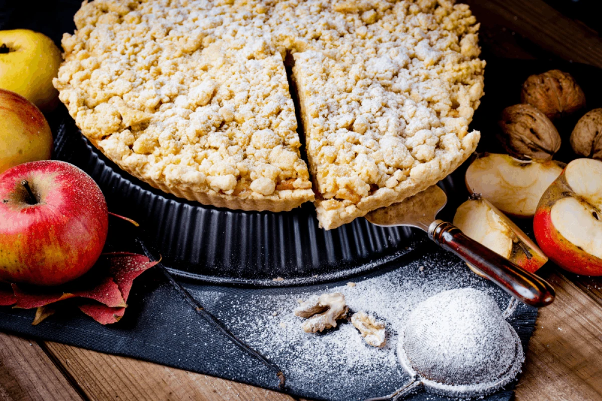 Szarlotka na kruchym cieście